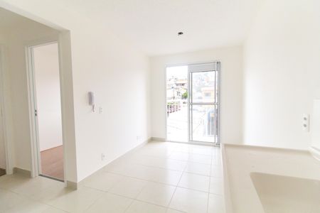 Sala/Cozinha de apartamento para alugar com 2 quartos, 35m² em Vila Carmosina, São Paulo
