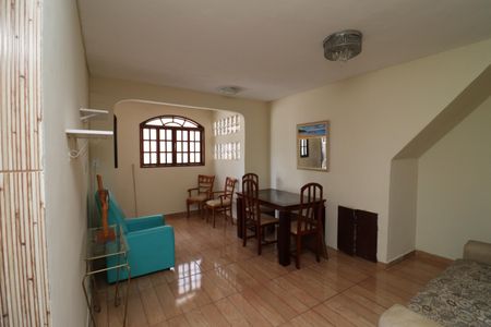 Sala de casa para alugar com 2 quartos, 92m² em Galeão, Rio de Janeiro