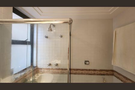 Apartamento para alugar com 330m², 4 quartos e 6 vagasBanheiro Suíte 3