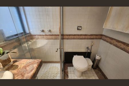 Apartamento para alugar com 330m², 4 quartos e 6 vagasBanheiro Suíte 3