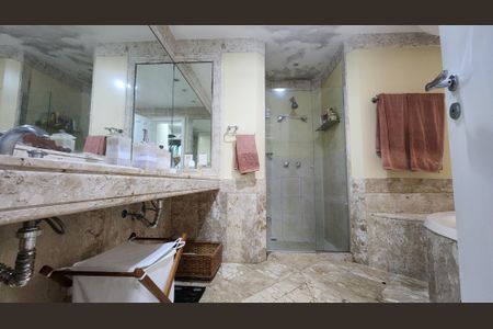 Apartamento para alugar com 330m², 4 quartos e 6 vagasBanheiro Suíte 1