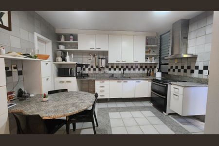 Apartamento para alugar com 330m², 4 quartos e 6 vagasCozinha - Armários