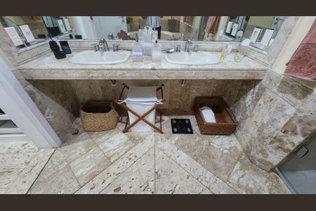 Apartamento para alugar com 330m², 4 quartos e 6 vagasBanheiro Suíte 1