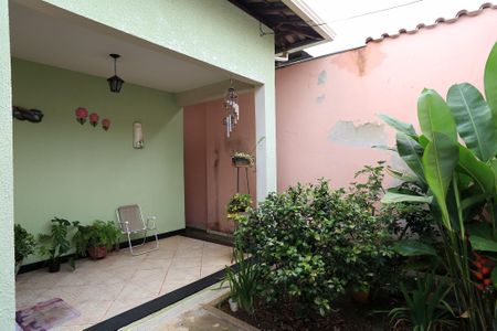 Casa para alugar com 132m², 3 quartos e 6 vagasEntrada