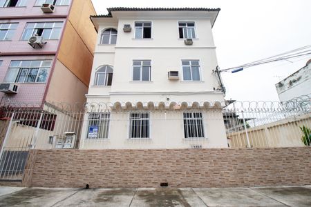 Apartamento para alugar com 67m², 2 quartos e sem vagaFachada