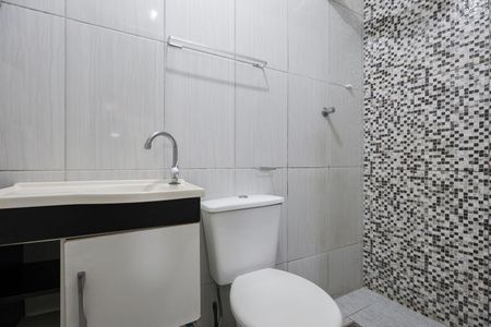 Casa para alugar com 130m², 2 quartos e sem vaga Casa para alugar com 130m², 2 quartos e sem vagaBanheiro da Suíte 1