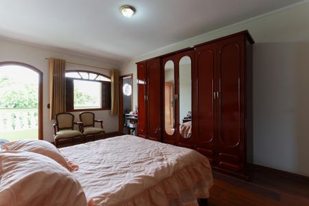 Casa à venda com 500m², 4 quartos e 2 vagasSuíte 1