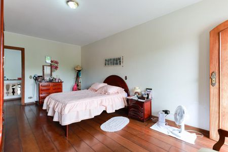 Casa à venda com 500m², 4 quartos e 2 vagasSuíte 1