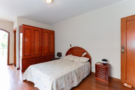 Casa à venda com 500m², 4 quartos e 2 vagasSuíte 2