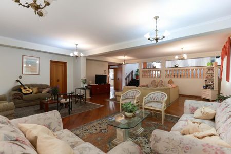 Casa à venda com 500m², 4 quartos e 2 vagasSala de estar e TV