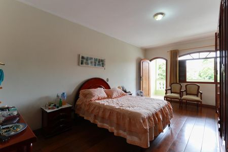 Casa à venda com 500m², 4 quartos e 2 vagasSuíte 1