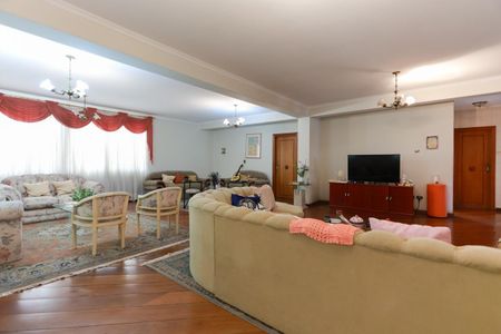 Casa à venda com 500m², 4 quartos e 2 vagasSala de estar e TV