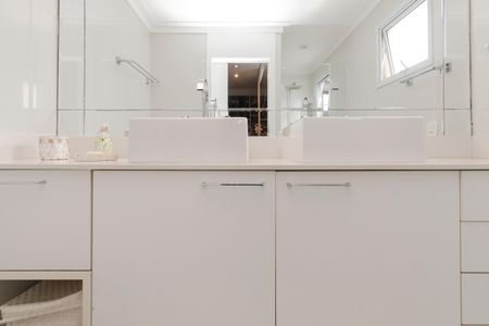 Apartamento à venda com 144m², 3 quartos e 2 vagas Apartamento à venda com 144m², 3 quartos e 2 vagasBanheiro da Suíte