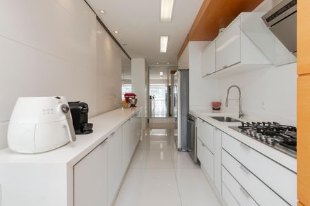Apartamento à venda com 144m², 3 quartos e 2 vagas Apartamento à venda com 144m², 3 quartos e 2 vagasCozinha