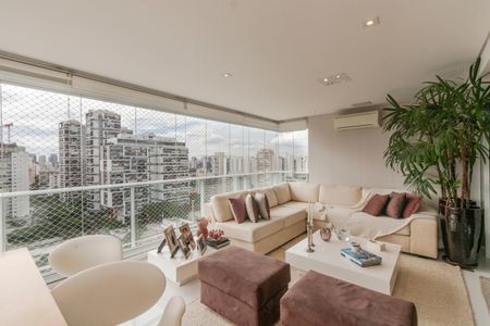 Apartamento à venda com 144m², 3 quartos e 2 vagas Apartamento à venda com 144m², 3 quartos e 2 vagasVaranda
