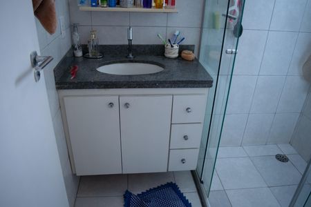 Apartamento à venda com 53m², 2 quartos e 1 vaga Apartamento à venda com 53m², 2 quartos e 1 vagaBanheiro