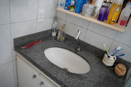 Apartamento à venda com 53m², 2 quartos e 1 vaga Apartamento à venda com 53m², 2 quartos e 1 vagaBanheiro