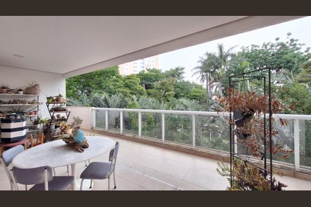 Apartamento à venda com 252m², 4 quartos e 4 vagas Apartamento à venda com 252m², 4 quartos e 4 vagasVaranda