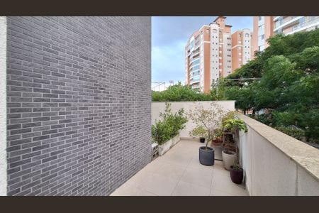 Apartamento à venda com 252m², 4 quartos e 4 vagas Apartamento à venda com 252m², 4 quartos e 4 vagasVaranda