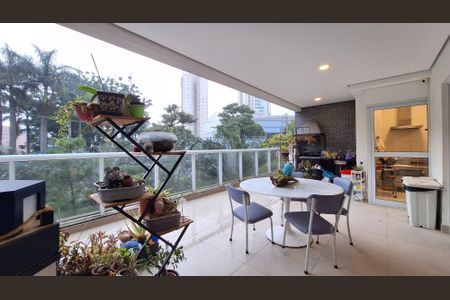 Apartamento à venda com 252m², 4 quartos e 4 vagas Apartamento à venda com 252m², 4 quartos e 4 vagasVaranda