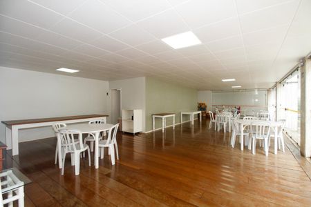 Apartamento para alugar com 150m², 2 quartos e 1 vaga Apartamento para alugar com 150m², 2 quartos e 1 vagaÁrea Comum - Salão de Festas e Brinquedoteca