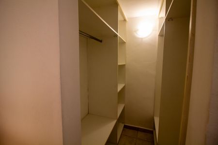 Casa para alugar com 40m², 1 quarto e sem vaga Casa para alugar com 40m², 1 quarto e sem vagaCloset