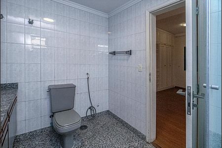 Apartamento à venda com 138m², 2 quartos e 2 vagasbanheiro na suíte_4