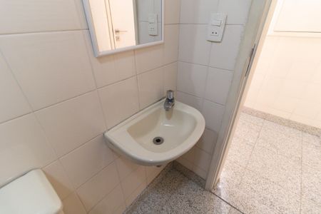 Banheiro de Serviço  de apartamento à venda com 2 quartos, 138m² em Vila Brasilina, São Paulo