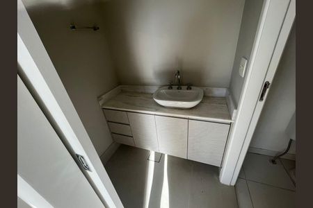 Banheiro de apartamento para alugar com 1 quarto, 43m² em Melville Empresarial Ii, Barueri