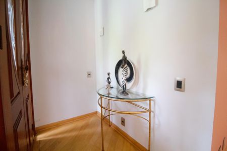 Casa para alugar com 340m², 4 quartos e 4 vagas