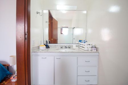 Casa para alugar com 340m², 4 quartos e 4 vagas