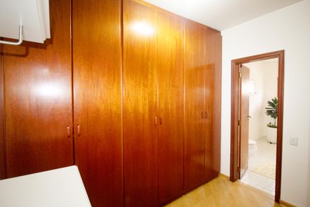 Casa para alugar com 340m², 4 quartos e 4 vagas