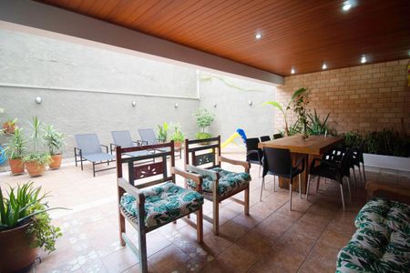 Casa para alugar com 340m², 4 quartos e 4 vagas