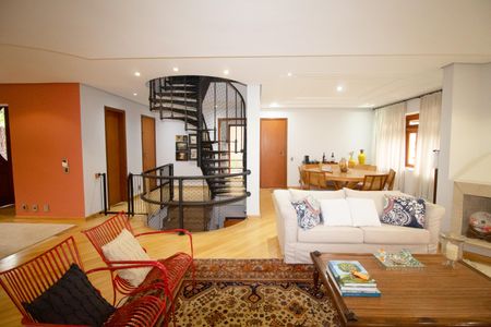 Casa à venda com 4 quartos, 340m² em Vila Madalena, São Paulo