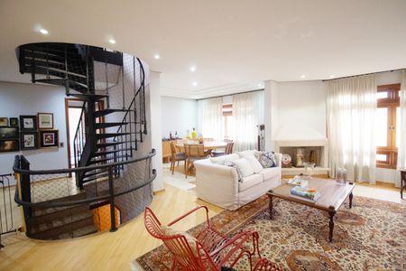 Casa à venda com 4 quartos, 340m² em Vila Madalena, São Paulo
