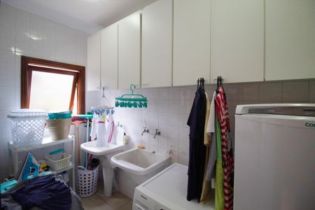 Casa para alugar com 340m², 4 quartos e 4 vagas