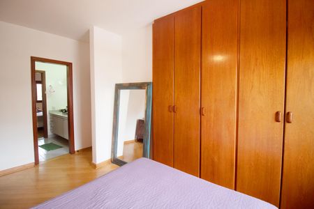 Casa para alugar com 340m², 4 quartos e 4 vagas