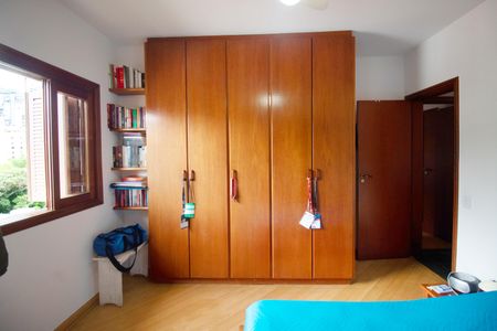 Casa para alugar com 340m², 4 quartos e 4 vagas