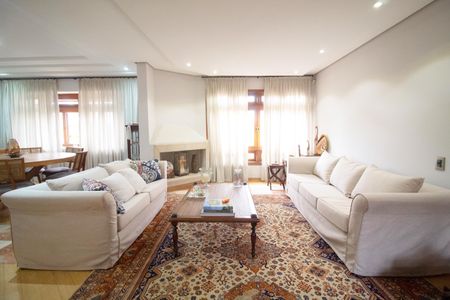 Casa para alugar com 340m², 4 quartos e 4 vagas