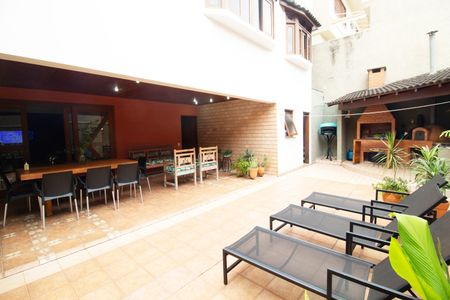 Casa para alugar com 340m², 4 quartos e 4 vagas