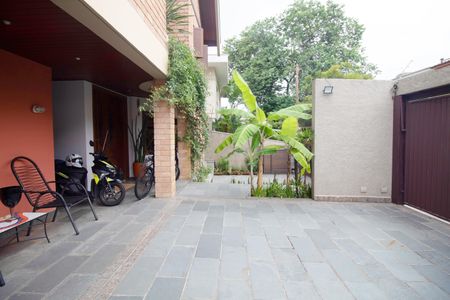 Casa para alugar com 340m², 4 quartos e 4 vagas