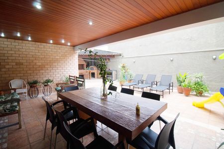 Casa para alugar com 340m², 4 quartos e 4 vagas