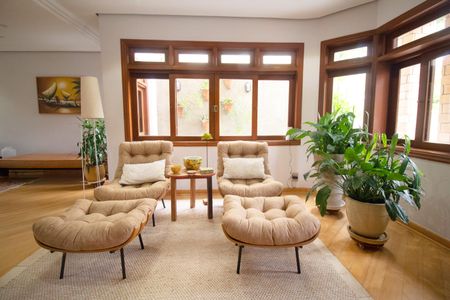 Casa para alugar com 340m², 4 quartos e 4 vagas