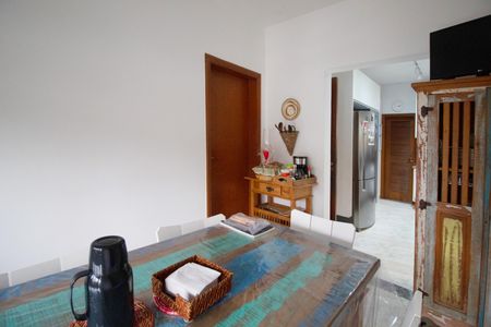 Casa para alugar com 340m², 4 quartos e 4 vagas