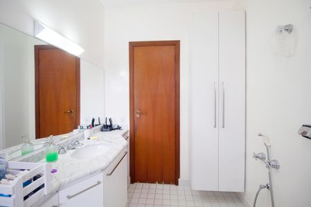 Casa para alugar com 340m², 4 quartos e 4 vagas