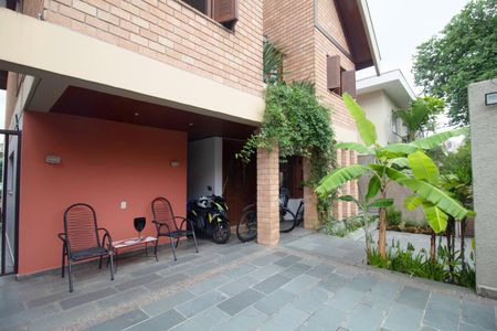 Casa para alugar com 340m², 4 quartos e 4 vagas