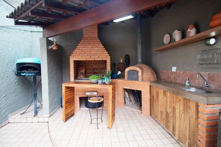 Casa para alugar com 340m², 4 quartos e 4 vagas