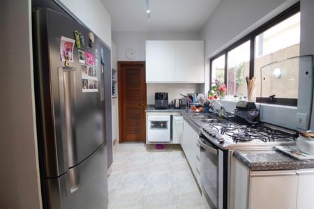 Casa para alugar com 340m², 4 quartos e 4 vagas