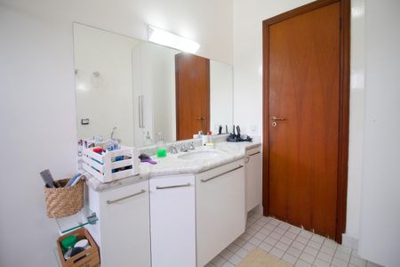 Casa para alugar com 340m², 4 quartos e 4 vagas