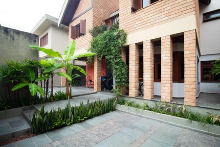 Casa para alugar com 340m², 4 quartos e 4 vagas